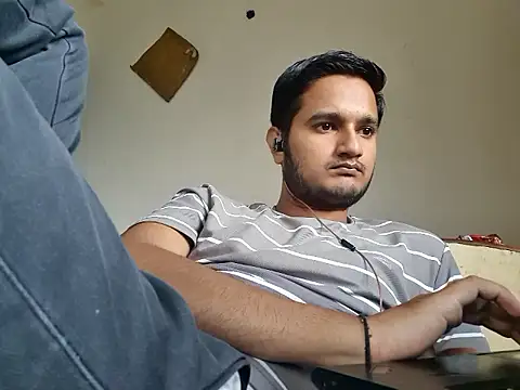 Snapshot of Jonrobinso chatting on 10/27/25, 05:11 Jonrobinso online show from 10/27/25, 05:11