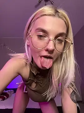 LoveLuna  online show from 12/15/24, 11:20