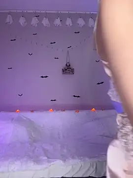 Snapshot of LoveLuna_ chatting on 10/31/25, 06:20 LoveLuna online show from 10/31/25, 06:20