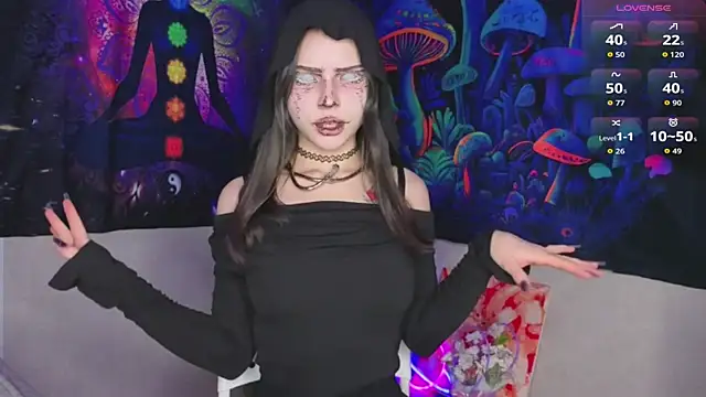 Snapshot of EvelyynLopez chatting on 10/31/25, 03:51 EvelyynLopez online show from 10/31/25, 03:51