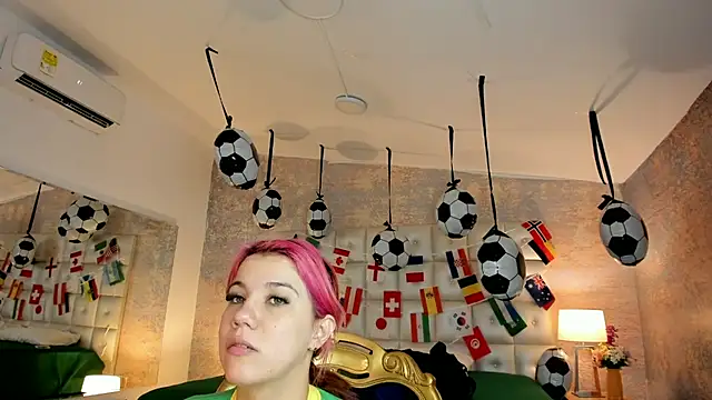 MelaniieRoux online show from 07/05/26, 02:57