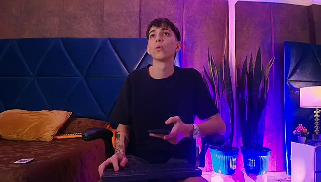 Lion Foster01 online show from 12/02/25, 08:37