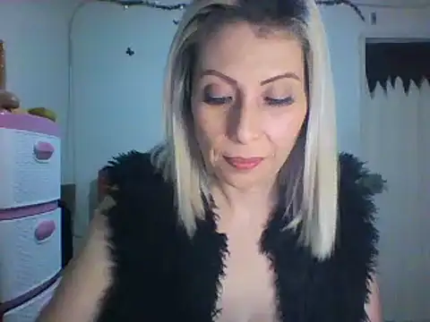 alixia81 online show from 01/31/25, 02:15