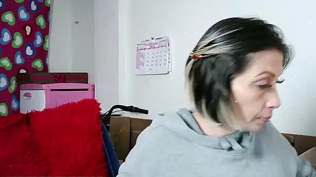 alixia81 online show from 11/21/25, 08:51