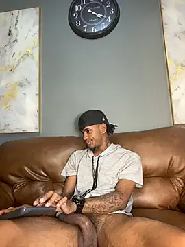 AaronCruz  online show from 12/28/24, 07:43