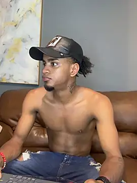 AaronCruz  online show from 02/03/25, 07:31