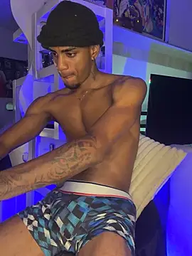 AaronCruz  online show from 10/04/25, 03:48