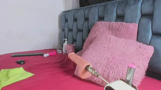 Snapshot of Roxy-Smith chatting on 02/01/26, 11:14 Roxy-Smith online show from 02/01/26, 11:14