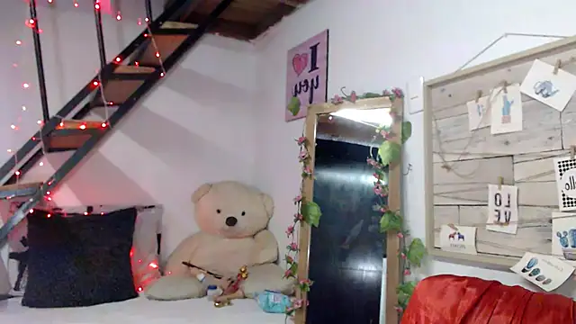 luna sky83 online show from 10/24/25, 05:48