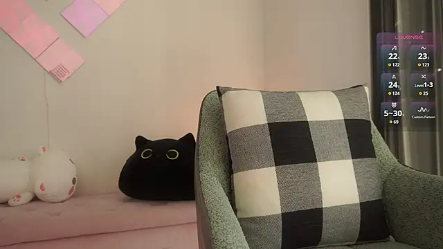 Snapshot of Mysticxkitty chatting on 10/14/25, 04:19 Mysticxkitty online show from 10/14/25, 04:19