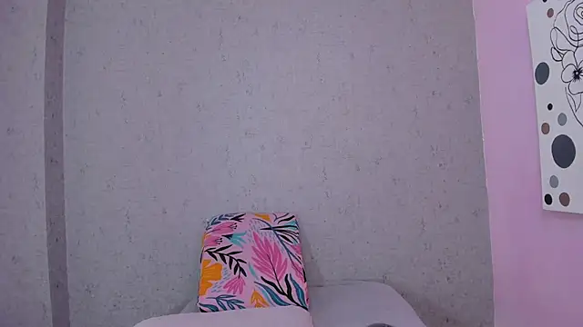 Snapshot of Tiffany_mendez chatting on 10/16/25, 12:17 Tiffany mendez online show from 10/16/25, 12:17