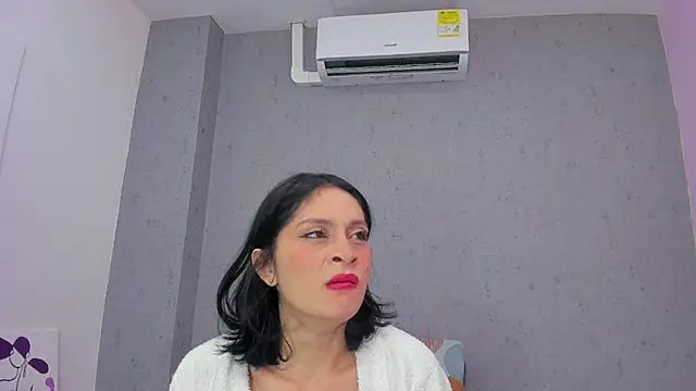 Snapshot of Tiffany_mendez chatting on 10/27/25, 12:09 Tiffany mendez online show from 10/27/25, 12:09