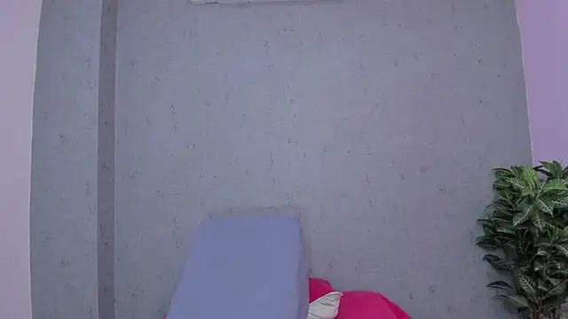 Snapshot of Tiffany_mendez chatting on 11/18/25, 12:20 Tiffany mendez online show from 11/18/25, 12:20