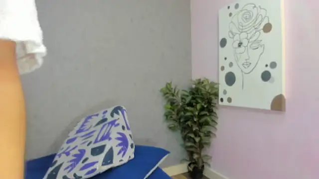 Snapshot of Tiffany_mendez chatting on 12/14/25, 12:32 Tiffany mendez online show from 12/14/25, 12:32