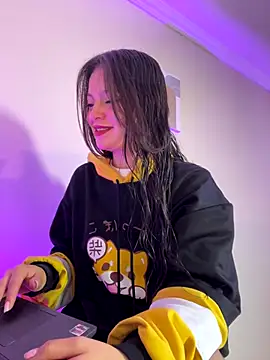 Snapshot of LucyEvans_ chatting on 11/04/25, 10:58 LucyEvans online show from 11/04/25, 10:58