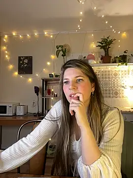 Annie aww online show from 03/08/25, 11:18