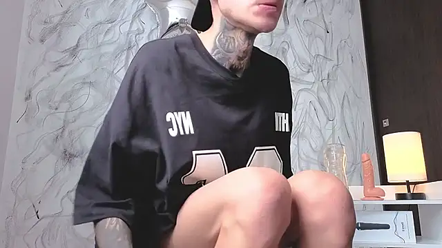 Snapshot of Saturno_v chatting on 10/01/25, 12:22 Saturno v online show from 10/01/25, 12:22