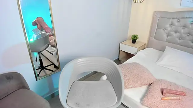 escarleth   online show from 10/07/25, 12:57