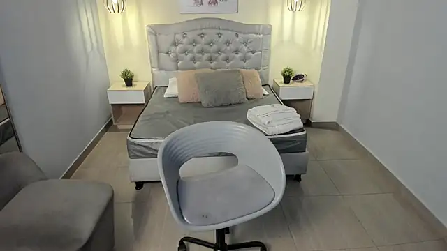 Snapshot of escarleth__ chatting on 11/15/25, 12:45 escarleth online show from 11/15/25, 12:45