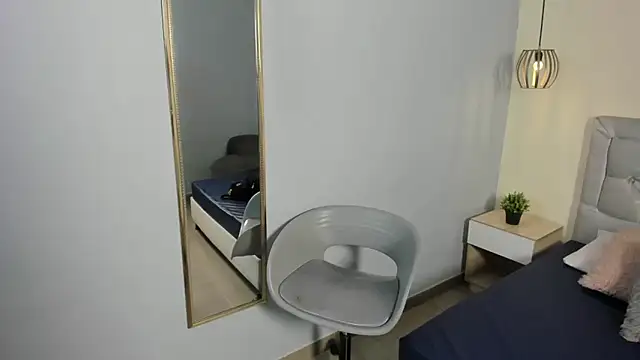 escarleth   online show from 06/08/26, 01:33