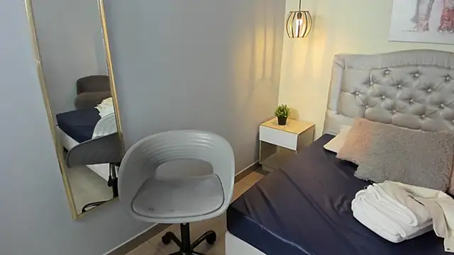 escarleth   online show from 06/16/26, 02:19