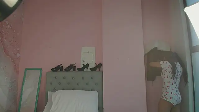 soyzarahtorres online show from 01/13/25, 02:07