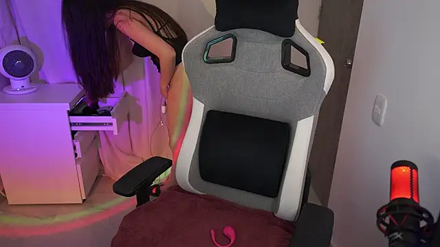 Snapshot of anyacutex chatting on 10/31/25, 04:57 anyacutex online show from 10/31/25, 04:57