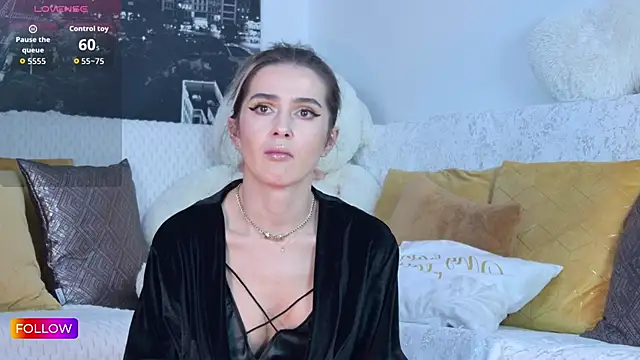 Sarah-Hart online show from 11/28/25, 01:36