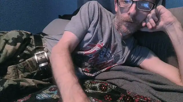 Snapshot of MysteriousFire23 chatting on 12/18/25, 01:00 MysteriousFire23 online show from 12/18/25, 01:00