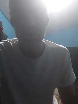 hugosafado333 online show from 09/22/25, 12:12