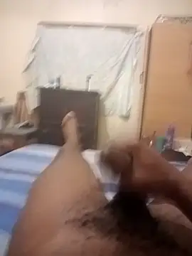 Snapshot of izinjamfee2 chatting on 11/28/25, 11:51 izinjamfee2 online show from 11/28/25, 11:51