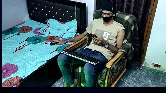 Snapshot of Habibi_big_b chatting on 09/13/25, 05:57 Habibi big b online show from 09/13/25, 05:57