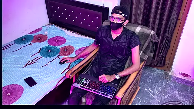 Snapshot of Habibi_big_b chatting on 09/24/25, 07:39 Habibi big b online show from 09/24/25, 07:39