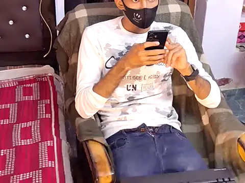 Snapshot of Habibi_big_b chatting on 10/14/25, 06:09 Habibi big b online show from 10/14/25, 06:09