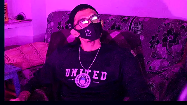 Snapshot of Habibi_big_b chatting on 10/21/25, 08:20 Habibi big b online show from 10/21/25, 08:20