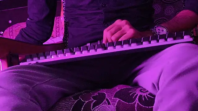 Snapshot of Habibi_big_b chatting on 11/04/25, 02:38 Habibi big b online show from 11/04/25, 02:38