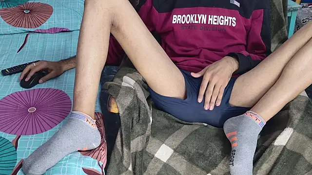 Snapshot of Habibi_big_b chatting on 11/05/25, 05:24 Habibi big b online show from 11/05/25, 05:24