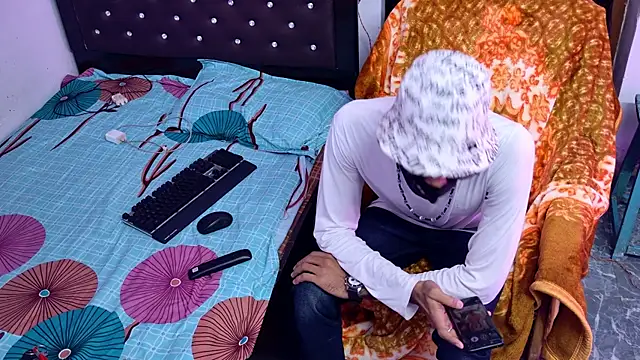 Snapshot of Habibi_big_b chatting on 11/08/25, 05:23 Habibi big b online show from 11/08/25, 05:23