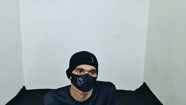 Snapshot of Habibi_big_b chatting on 11/13/25, 05:23 Habibi big b online show from 11/13/25, 05:23