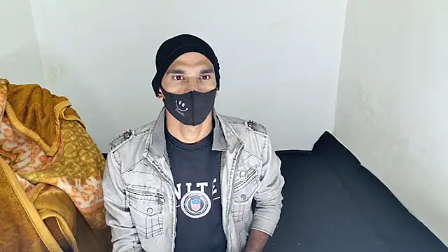 Snapshot of Habibi_big_b chatting on 12/18/25, 09:04 Habibi big b online show from 12/18/25, 09:04