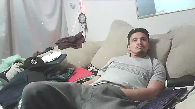 Snapshot of chill_wolf389 chatting on 12/18/25, 08:42 chill wolf389 online show from 12/18/25, 08:42