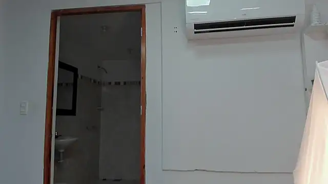 Snapshot of isa_lancaster chatting on 11/23/25, 07:46 isa lancaster online show from 11/23/25, 07:46