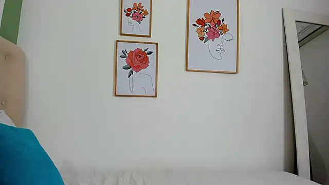 Snapshot of CarmesyAngel chatting on 12/21/24, 08:21 CarmesyAngel online show from 12/21/24, 08:21