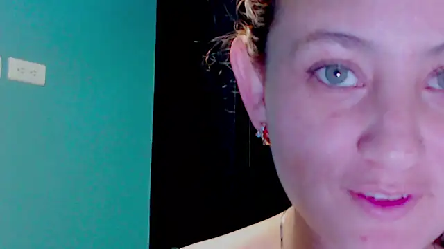 zoe jones3 online show from 12/26/24, 04:21