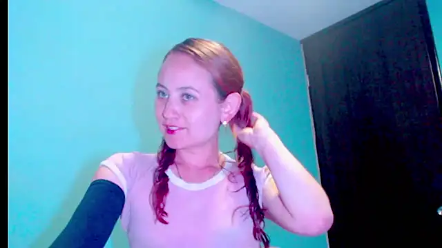 zoe jones3 online show from 03/06/25, 11:20