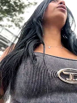 Snapshot of Laura_fernandezII chatting on 09/24/25, 06:00 Laura fernandezII online show from 09/24/25, 06:00