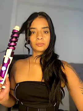 Snapshot of Laura_fernandezII chatting on 10/16/25, 05:14 Laura fernandezII online show from 10/16/25, 05:14