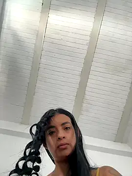 Snapshot of Laura_fernandezII chatting on 10/20/25, 04:51 Laura fernandezII online show from 10/20/25, 04:51