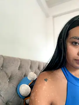 Snapshot of Laura_fernandezII chatting on 10/22/25, 06:51 Laura fernandezII online show from 10/22/25, 06:51