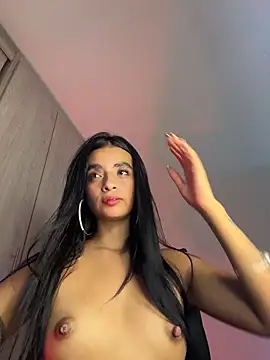 Snapshot of Laura_fernandezII chatting on 11/06/25, 02:23 Laura fernandezII online show from 11/06/25, 02:23